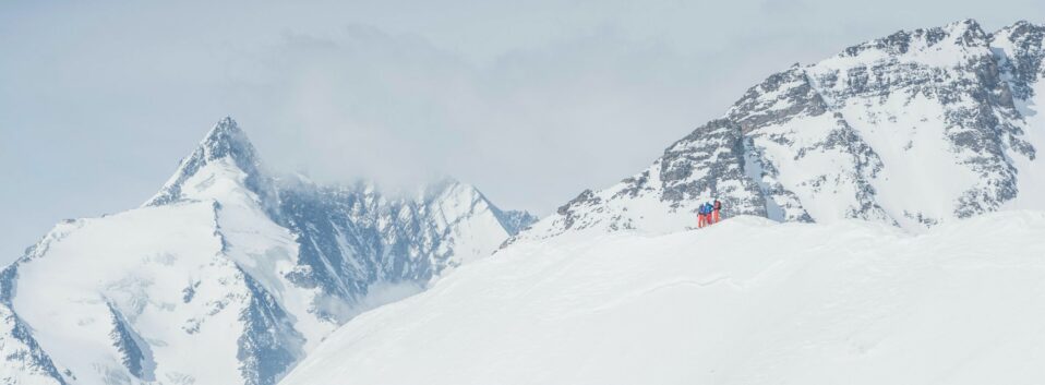 Grossglockner-Heiligenblut Skiers and the Grossglockner ©Heiligenblut Bergbahn Wisthaler